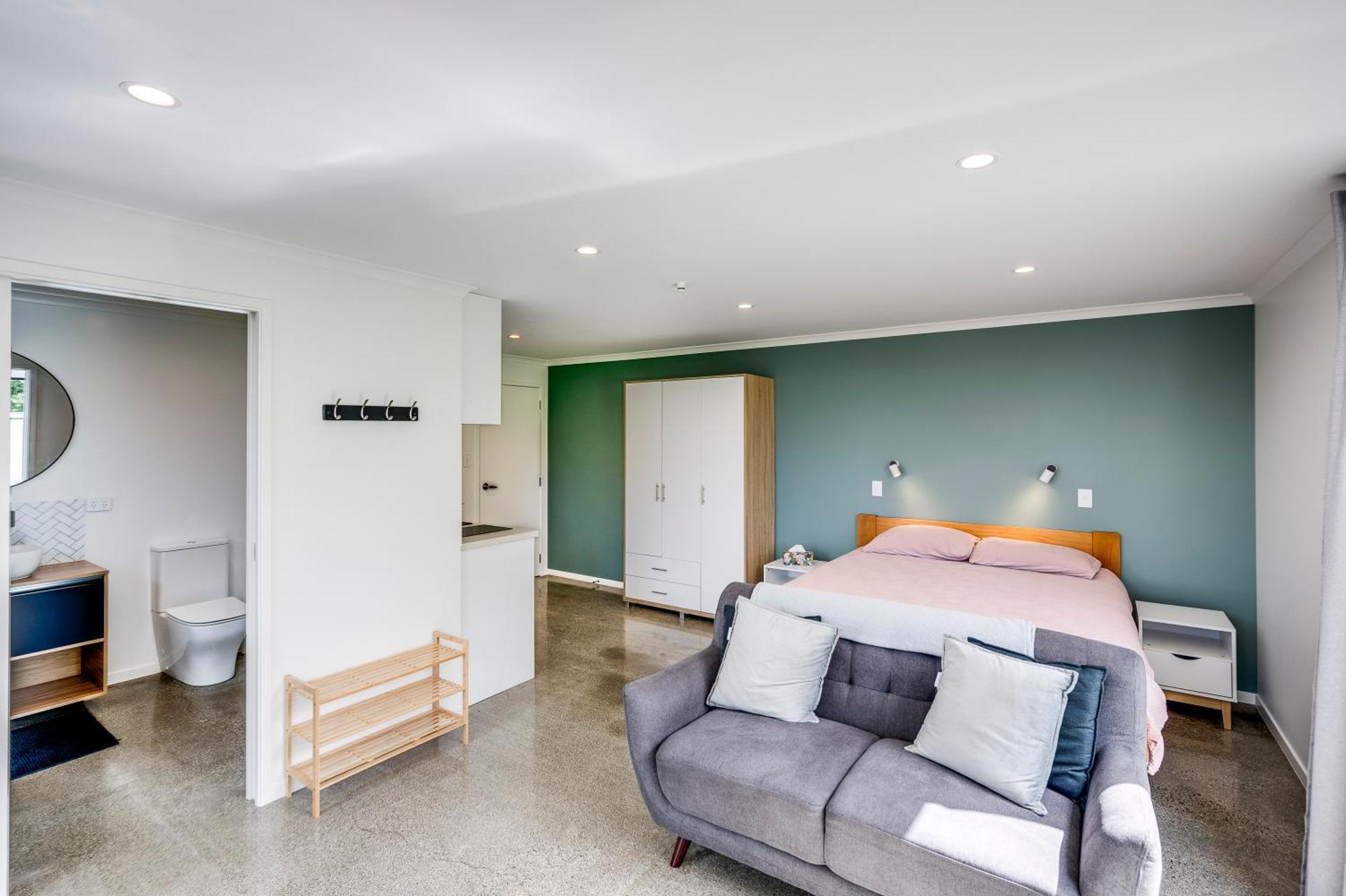 Modern Studio Near Clive River Exterior photo